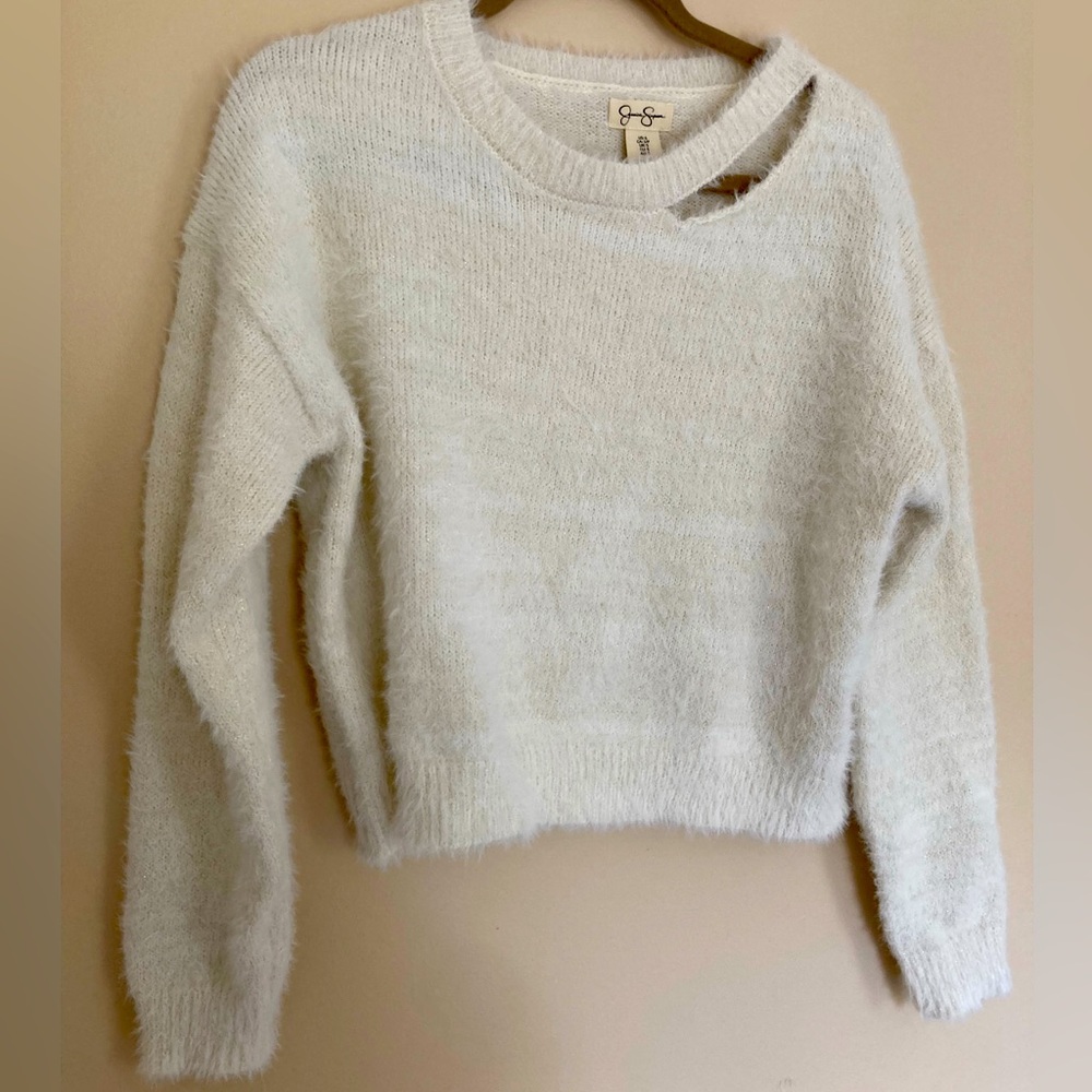 Women’s white fuzzy sweater, brand-new, never worn.